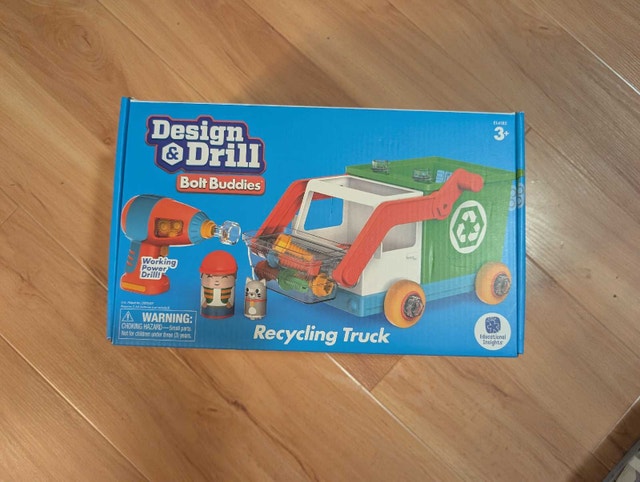 Design and drill recycling truck brand new ages 3+