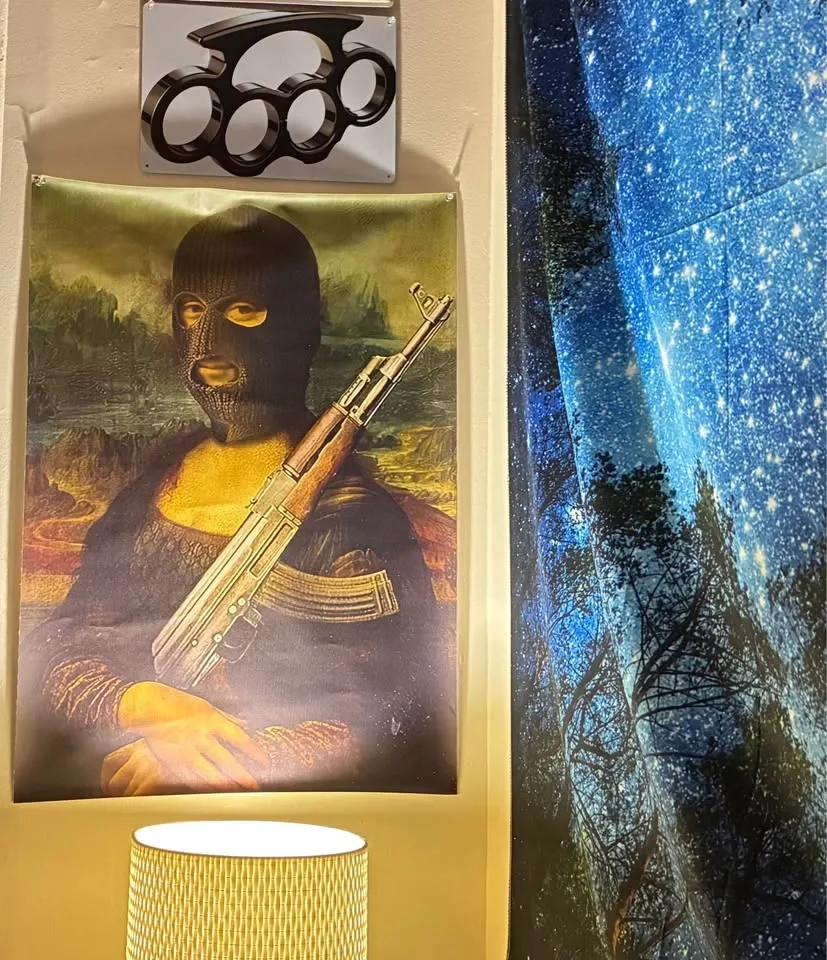 Mona Lisa with Ak47 Poster - photo 3