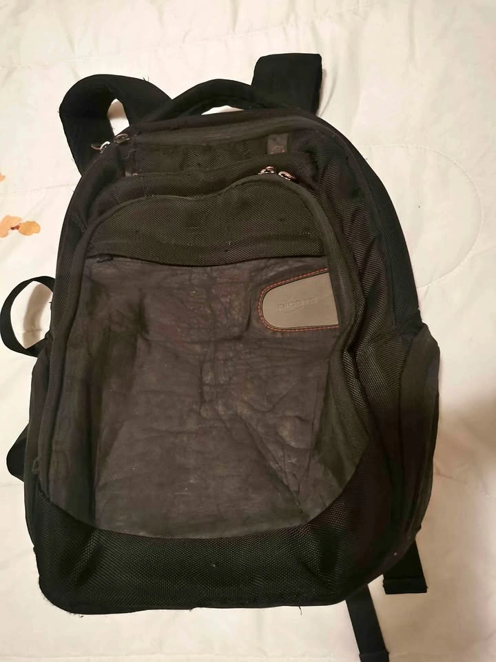 Free DICOTA laptop bag