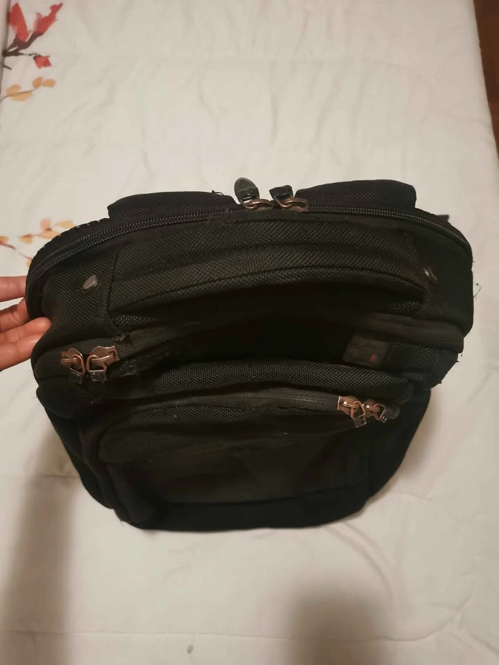 Free DICOTA laptop bag - photo 3