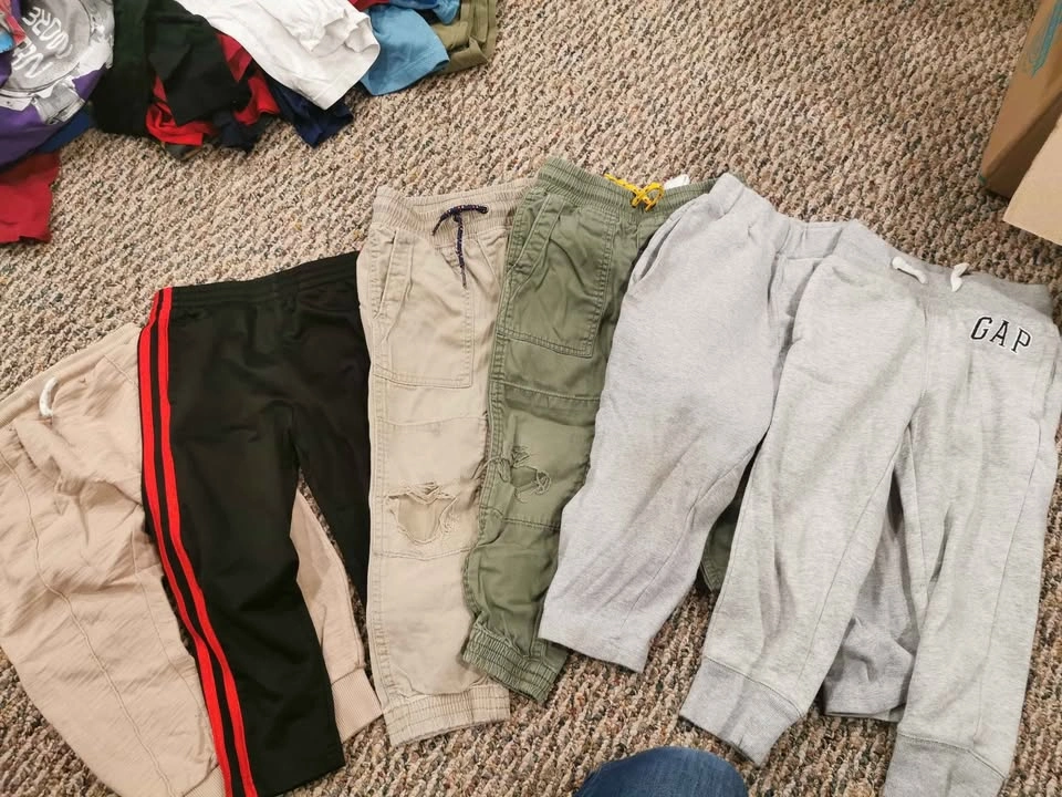 Lot of Boys Clothes - size 4-6 - photo 3