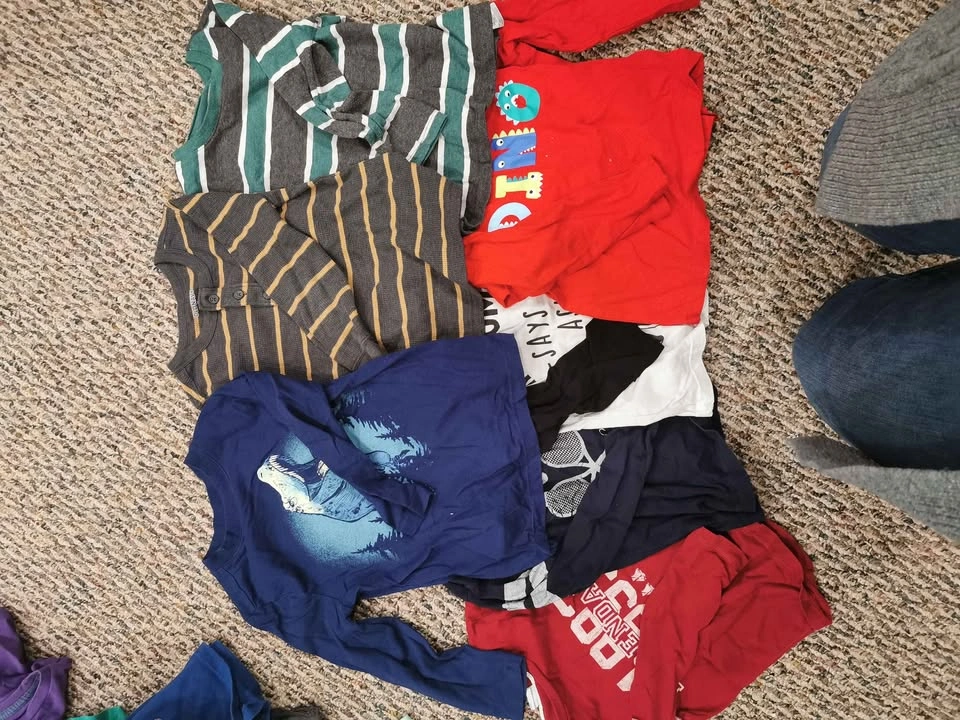 Lot of Boys Clothes - size 4-6 - photo 5