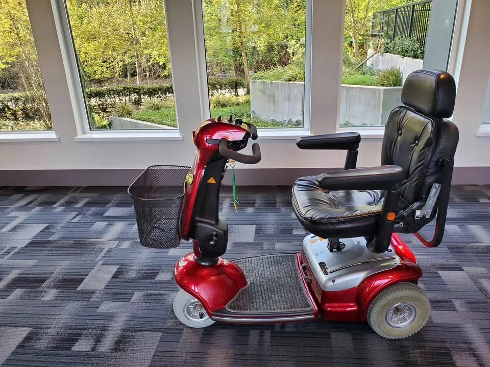 Shoprider Deluxe Motorized Scooter - photo 2