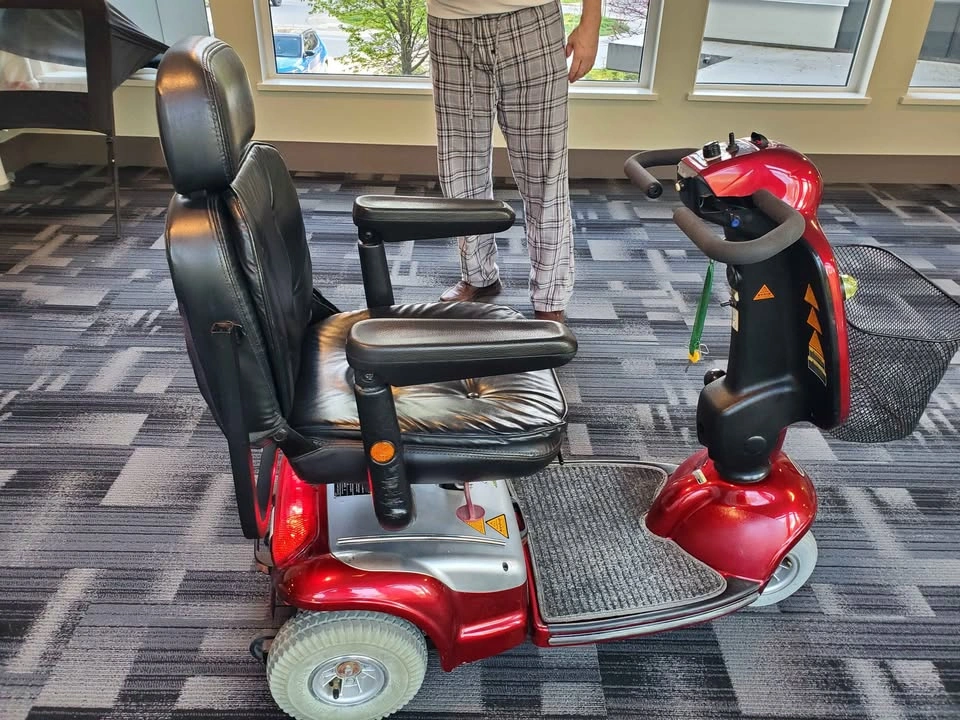 Shoprider Deluxe Motorized Scooter - photo 4