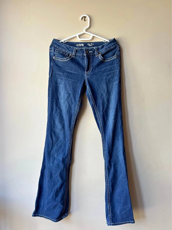 Low rise flare jeans - size 28