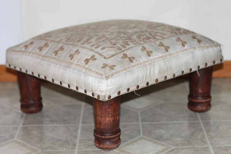 Indian-style embroidered footstool - photo 3