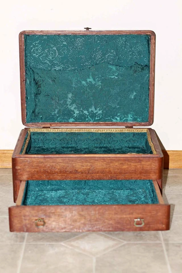 Wooden trinket box