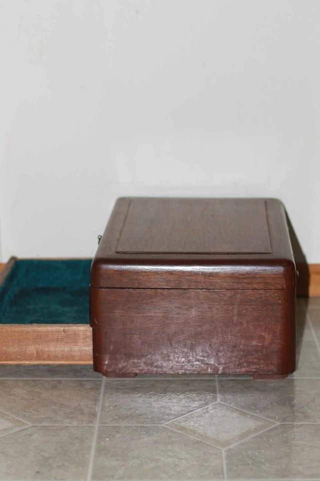 Wooden trinket box - photo 2
