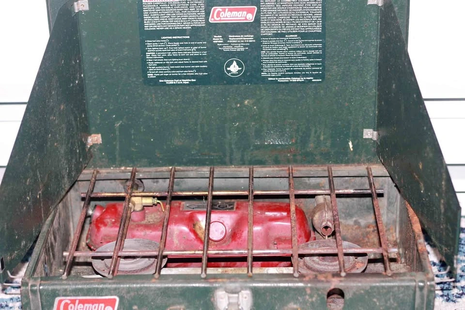 Coleman 2 burner camp stove
