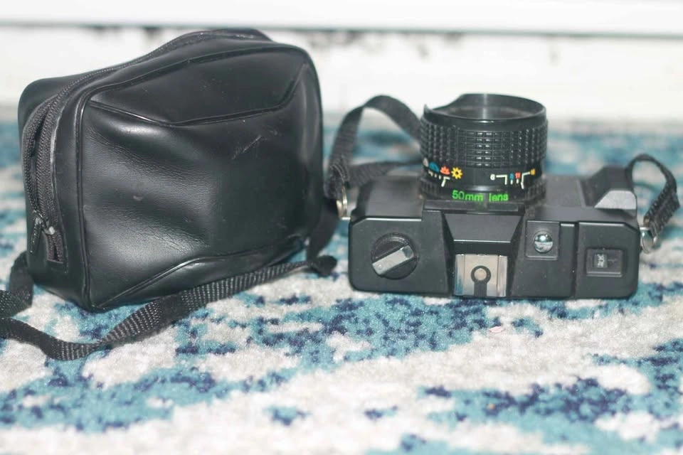 Film camera with case - photo 2