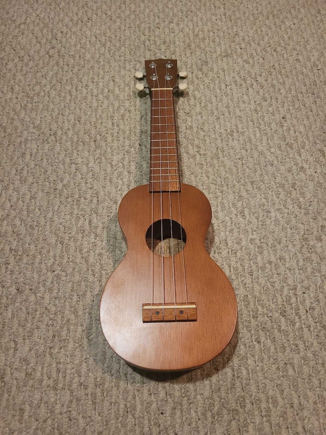 Mahalo MRI Rainbow Learn to Play Ukelele CIB