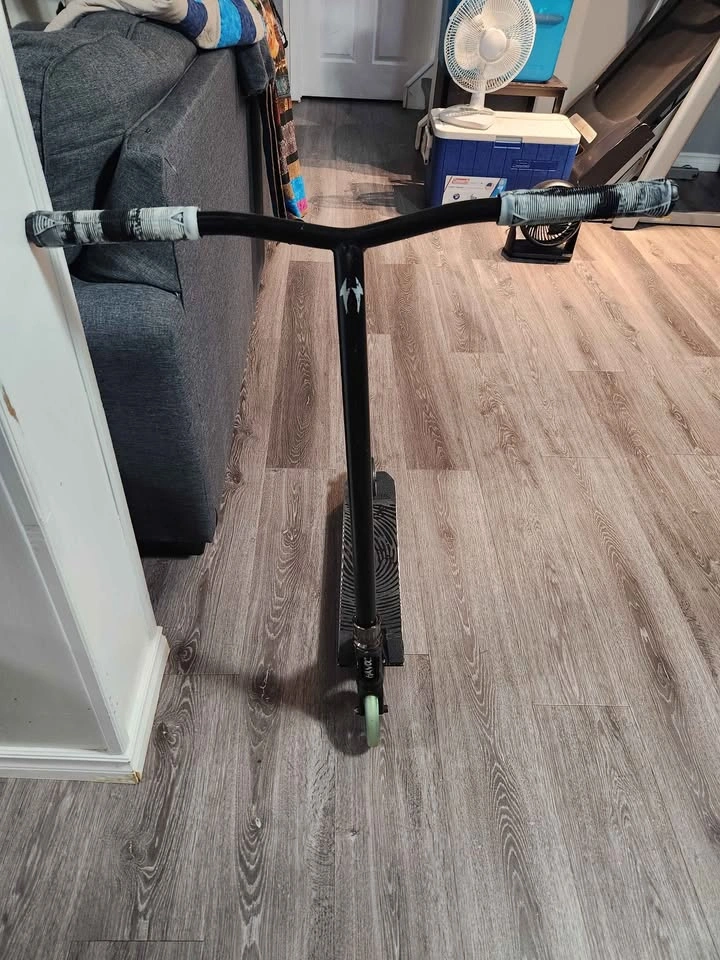 Havoc Descendant Dejion Taylor Signature Scooter - photo 2