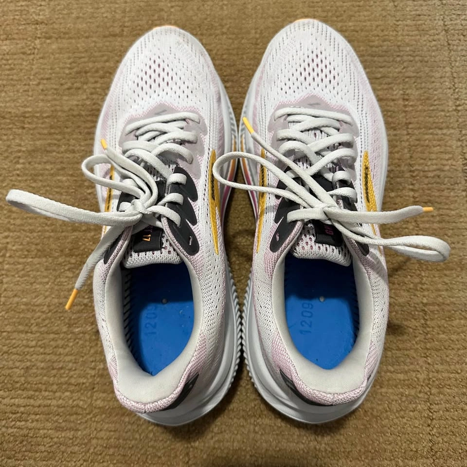 Brooks Ghost Running Womens Shoes 7.5 - photo 3