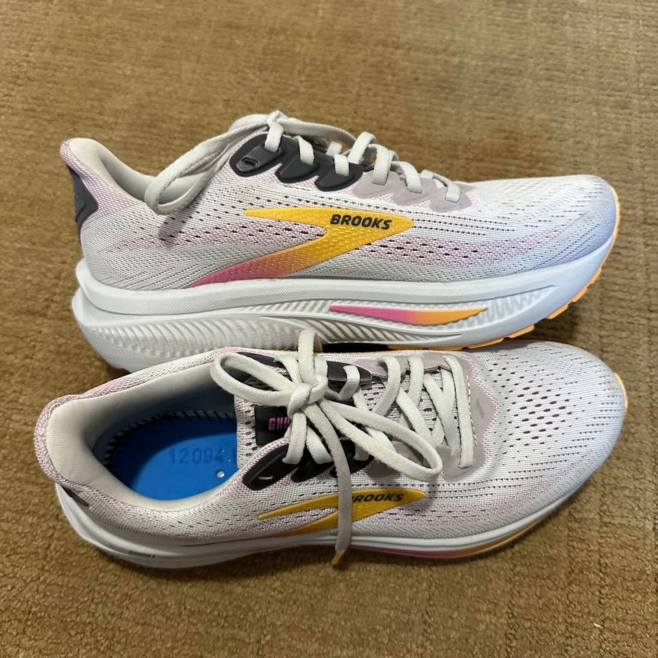 Brooks Ghost Running Womens Shoes 7.5 - photo 4
