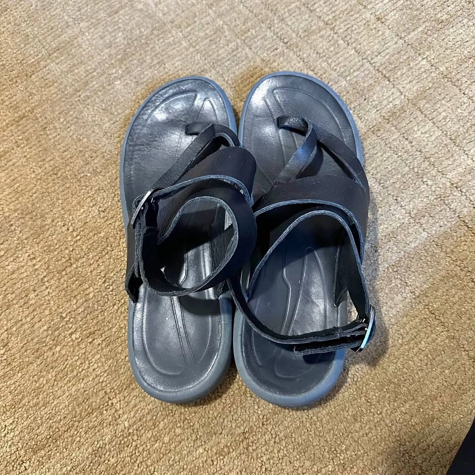 Columbia Black Leather Sandals Women's 9