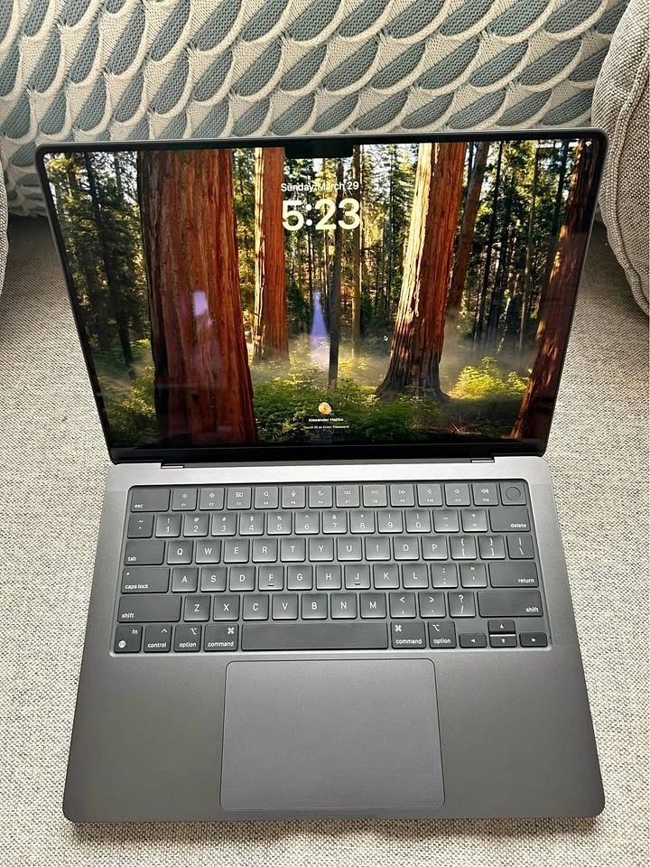 MacBook Pro M4 512GB Space Black w/ 3Yr AppleCare