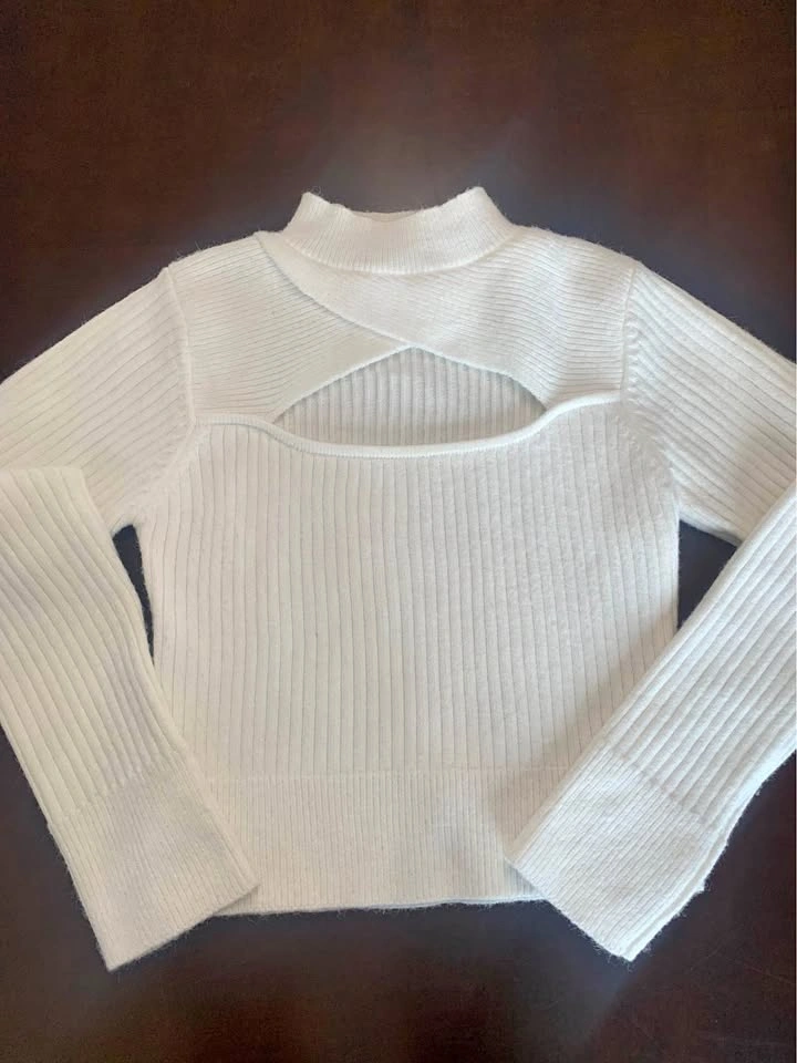 Hers & Mine Ribbed Knit Cut Out Sweater - Large