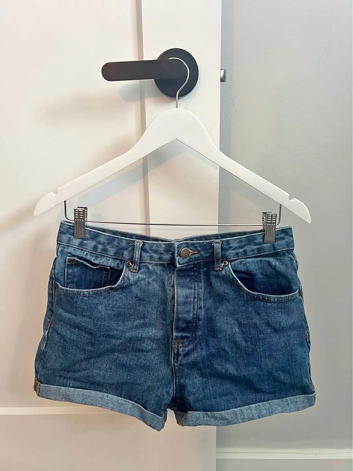 Forever 21 Jean Shorts - Size 28