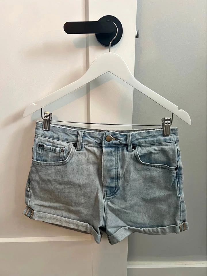 Forever 21 Jean Shorts - Size 28