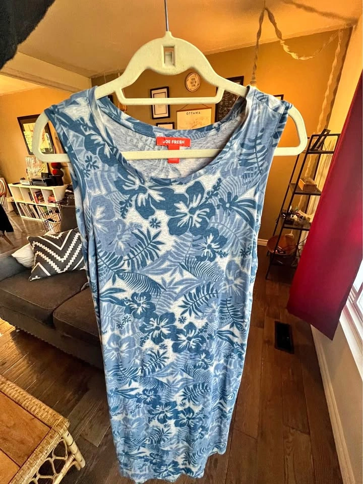 Sleeveless dress