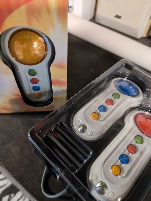 Xbox 360 Scene It? With 4 wireless controllers image indicator(2)