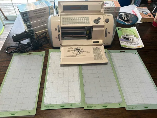 Cricut Model CRV001 with Cartridges thumbnail