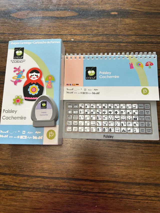 Cricut Model CRV001 with Cartridges image indicator(4)