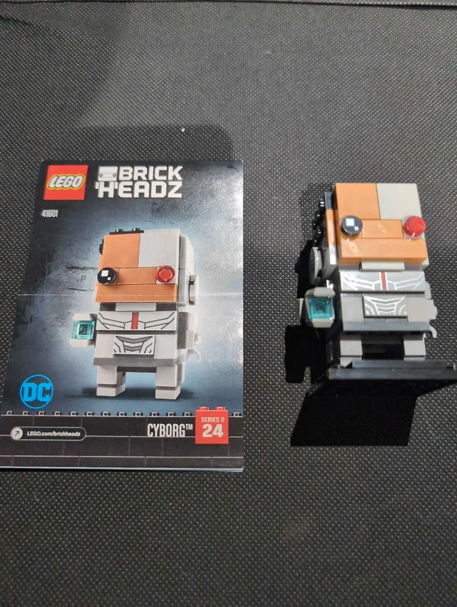 Lego Brickheadz Cyborg image indicator(2)