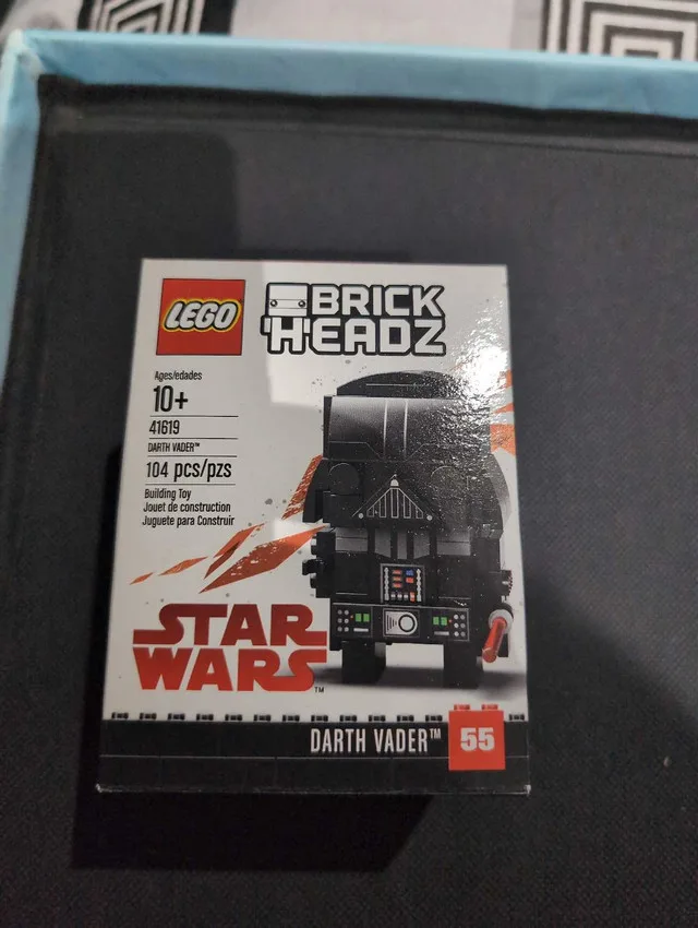 Lego Brickheadz Darth Vader thumbnail