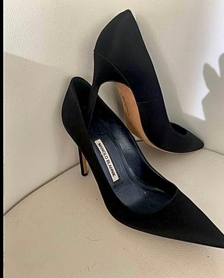 Heels MANOLO silk designer black stilettos Like new - photo 2