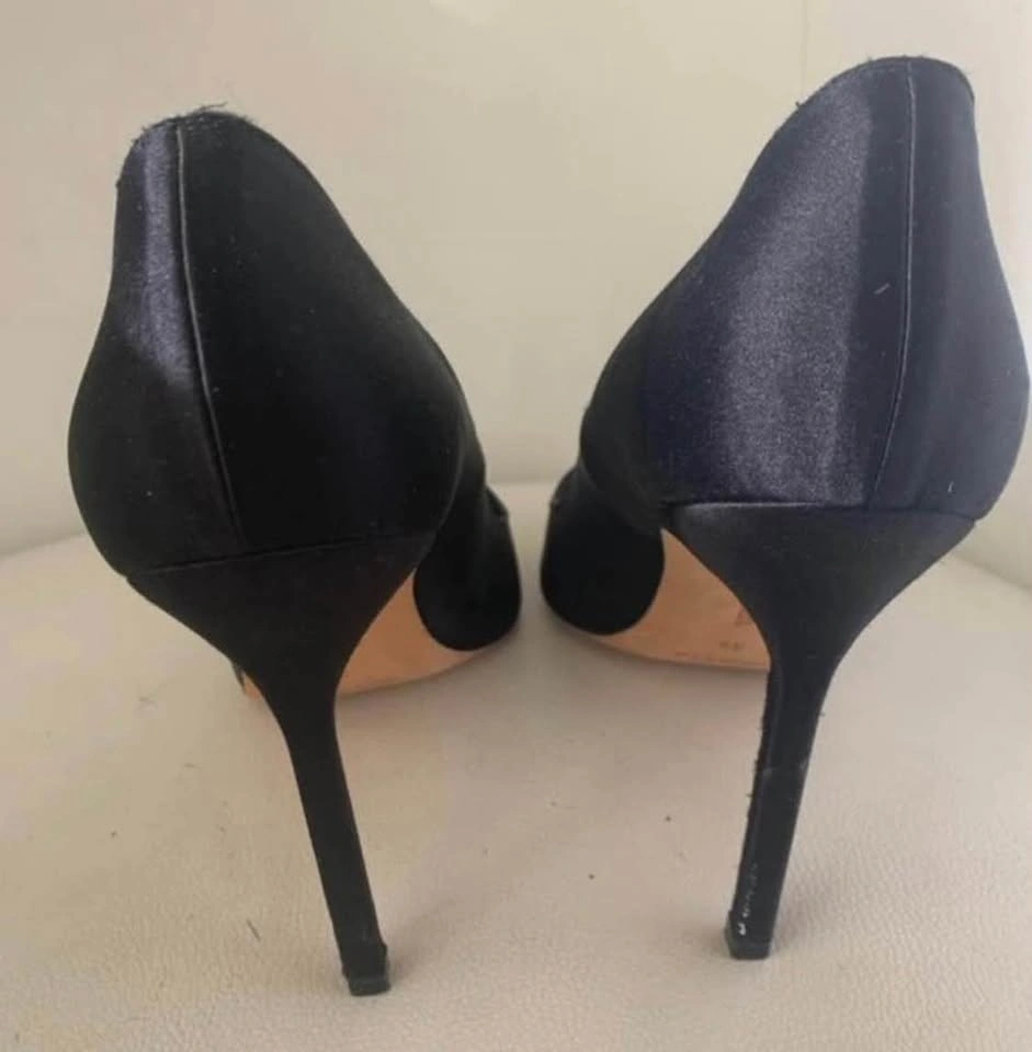 Heels MANOLO silk designer black stilettos Like new - photo 3