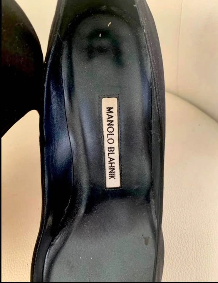 Heels MANOLO silk designer black stilettos Like new - photo 4