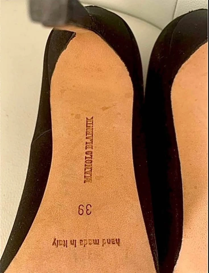 Heels MANOLO silk designer black stilettos Like new - photo 5