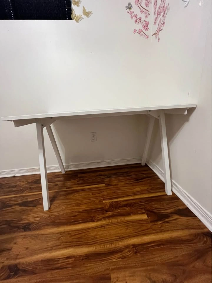 Sleek minimalist desk - excellent condition - photo 3