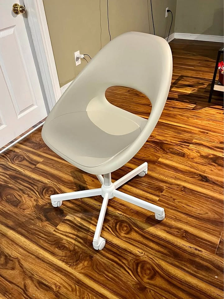Swivel chair- comfortable & modern