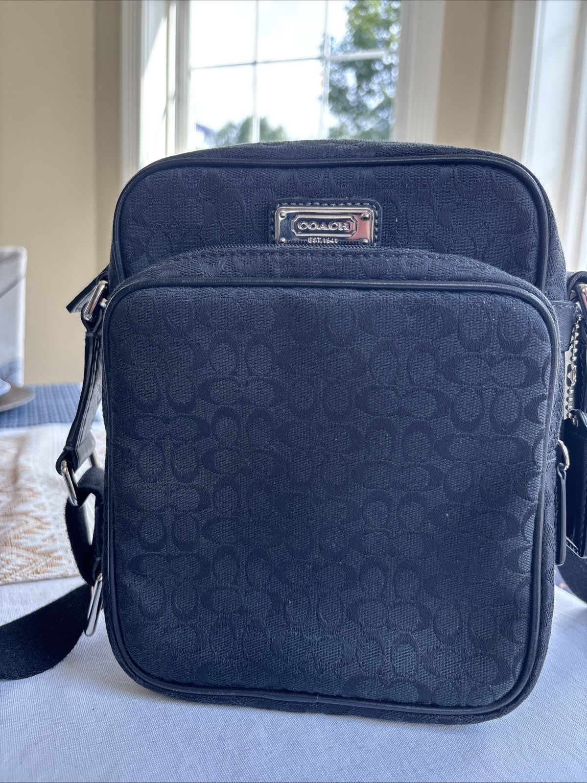 Coach Black Shoulder Purse - Green Interior - Great Condition - photo 2