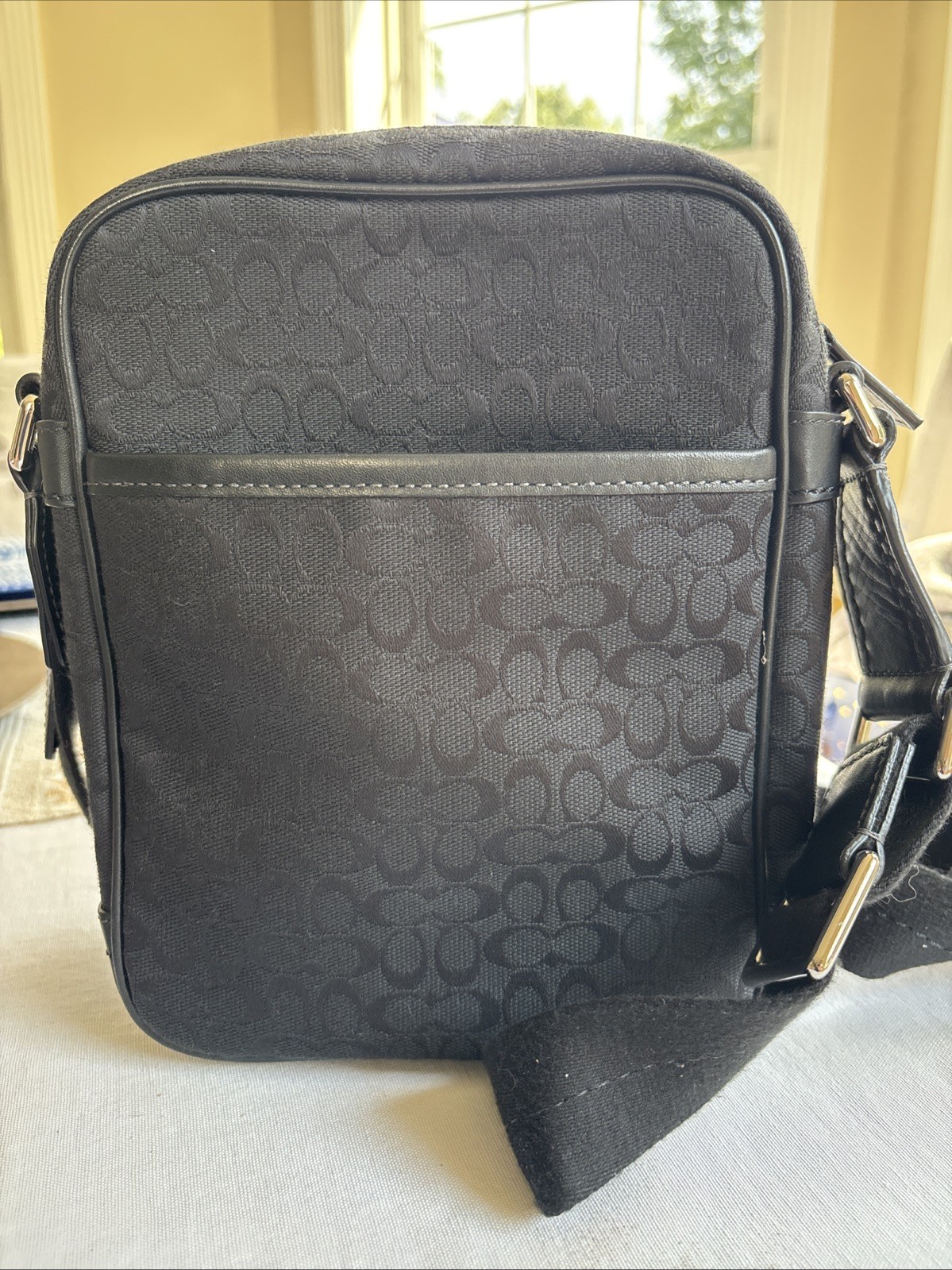 Coach Black Shoulder Purse - Green Interior - Great Condition - photo 4