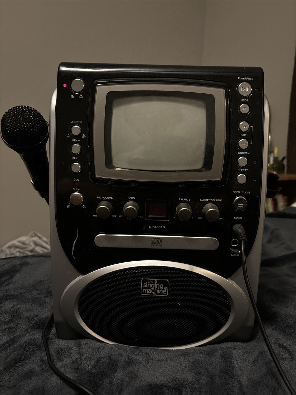 Singing Machine STVG-519 Karaoke System w/ Mic & Disc