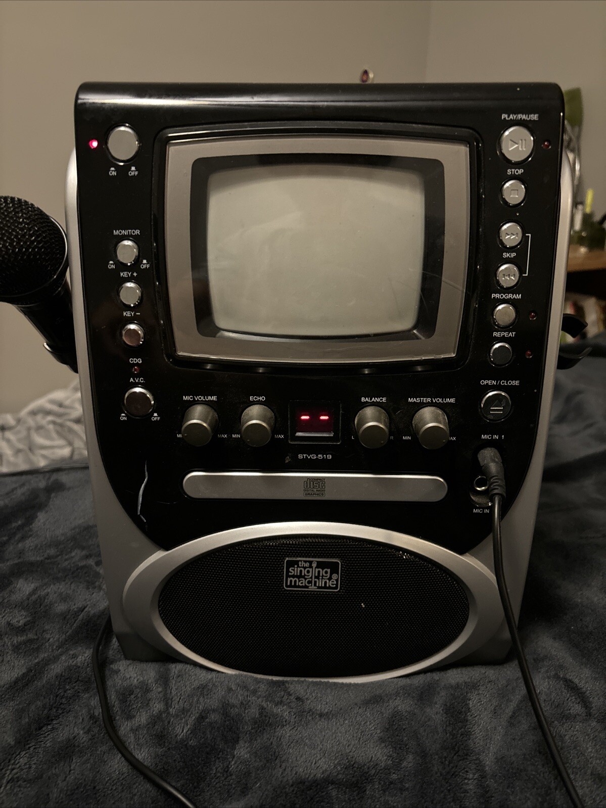 Singing Machine STVG-519 Karaoke System w/ Mic & Disc - photo 2