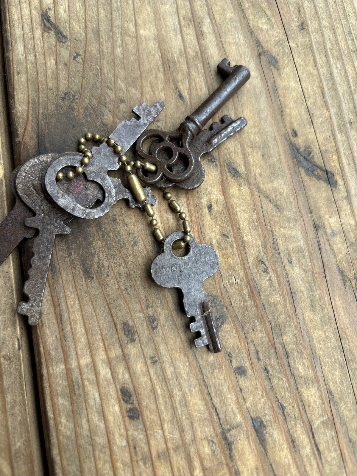 Vintage Keys Set Of 8: Eagle Lock, Neuman 1570, Tisonic, Hayward - photo 5