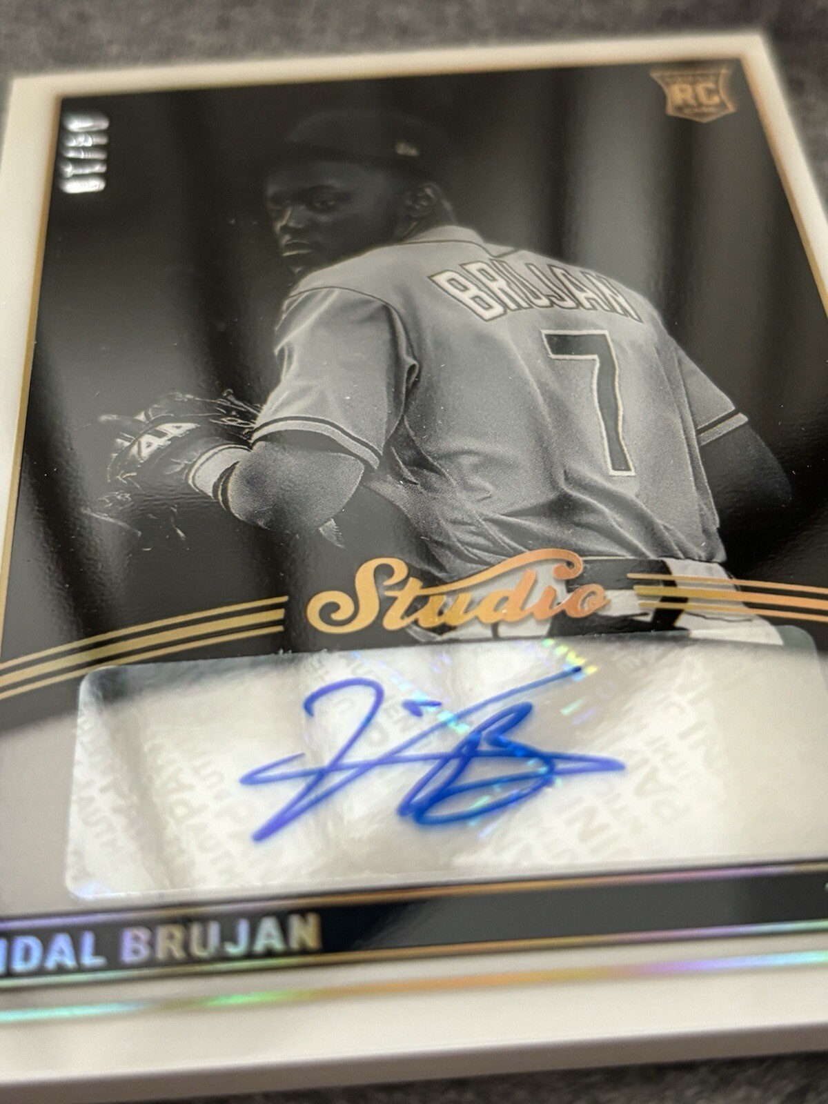Vidal Brujan RC Autograph /10 2022 Panini Chronicles Studio B&W - photo 2