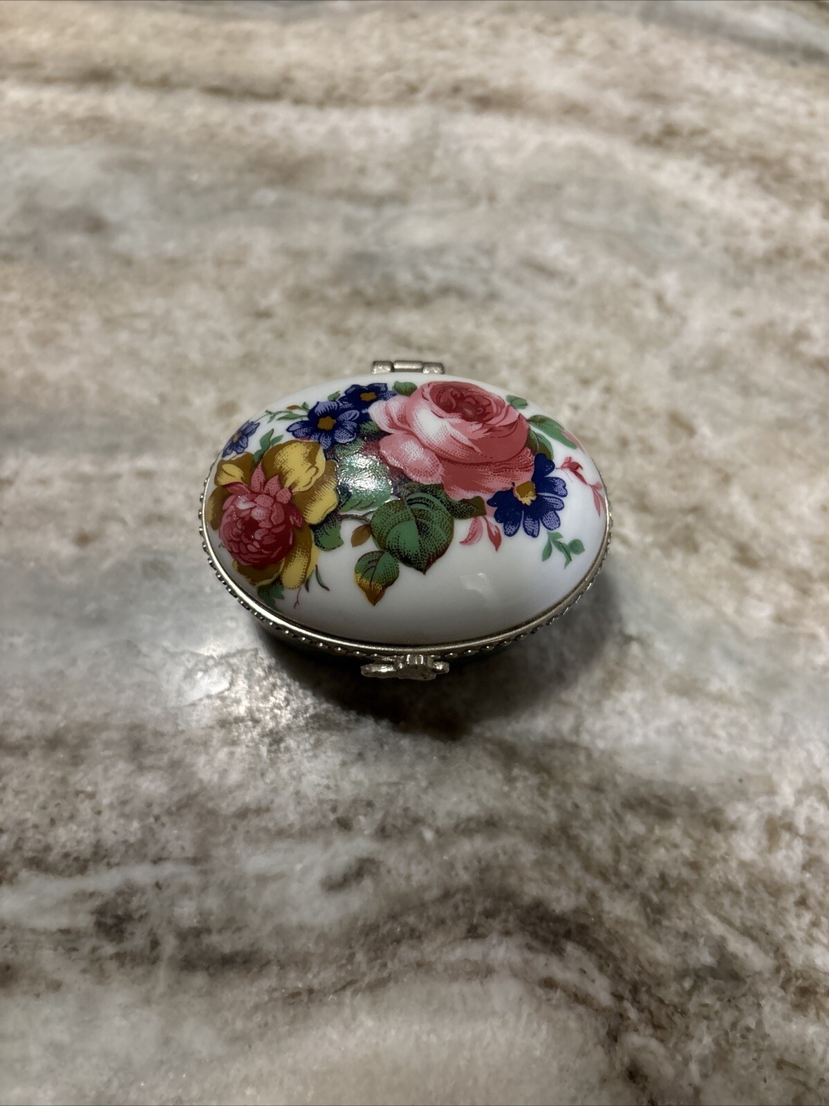 Vintage Trinket/Pill Box with English Rose Pattern - photo 2