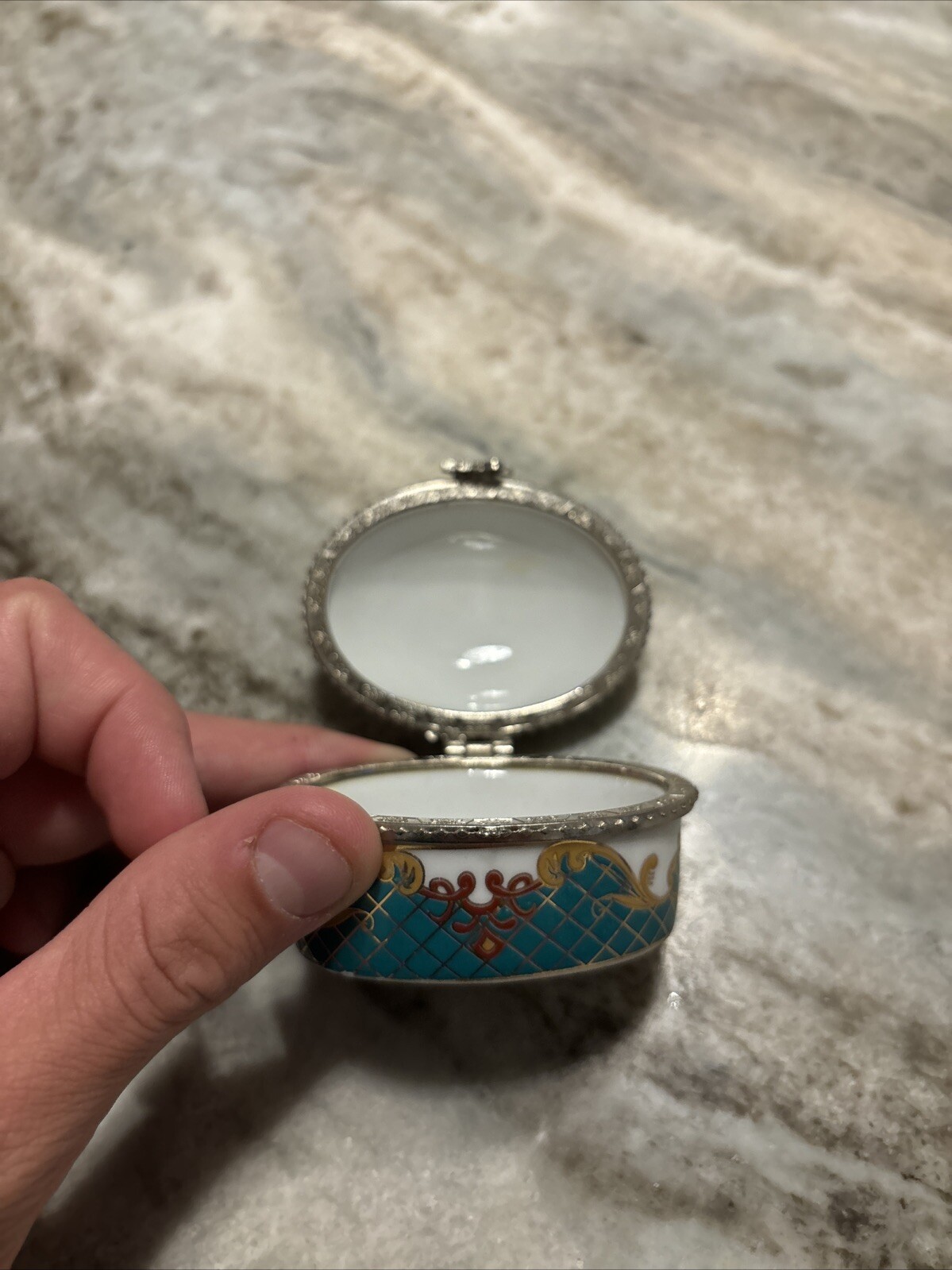 Vintage Trinket/Pill Box with English Rose Pattern - photo 5