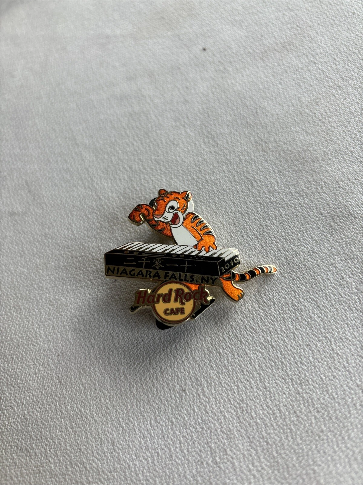 Niagara Falls Hard Rock Caffe Tiger Pin 2010