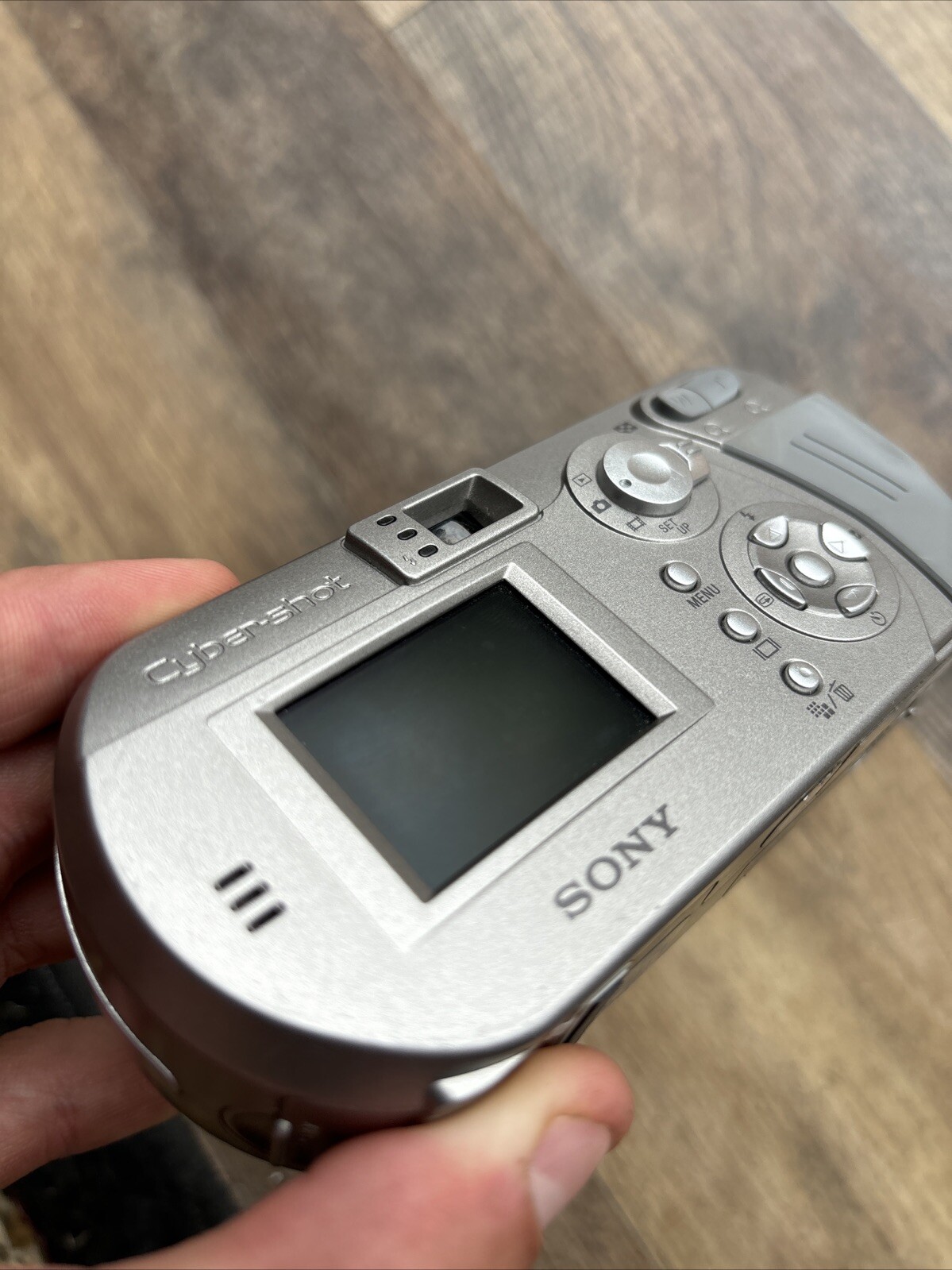 Sony Cyber-shot DSC-P72 5.0MP Digital Camera (Not Working) - photo 4