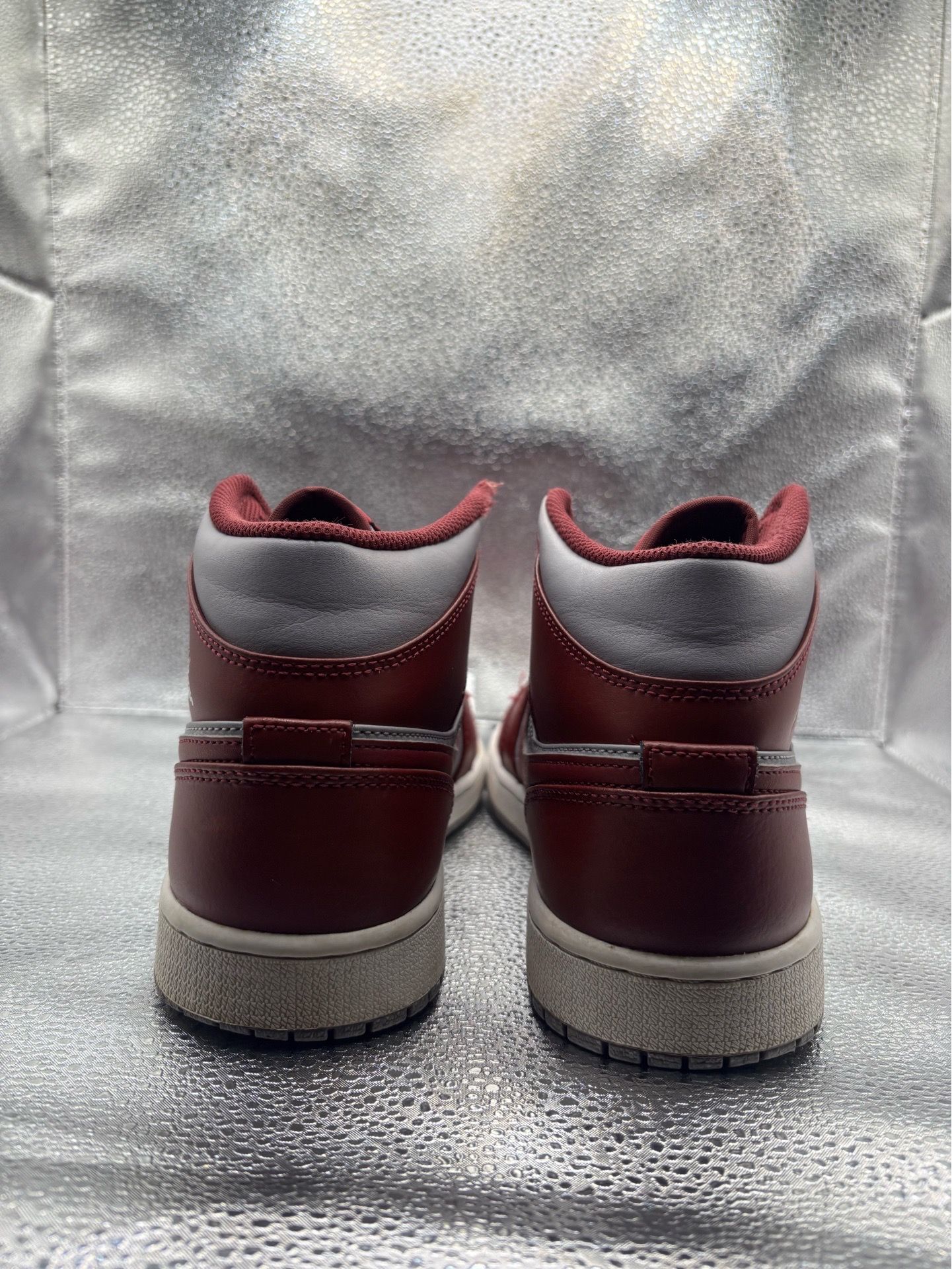 Air Jordan 1 Mid Cherrywood Red - Size 9 Men's - photo 4