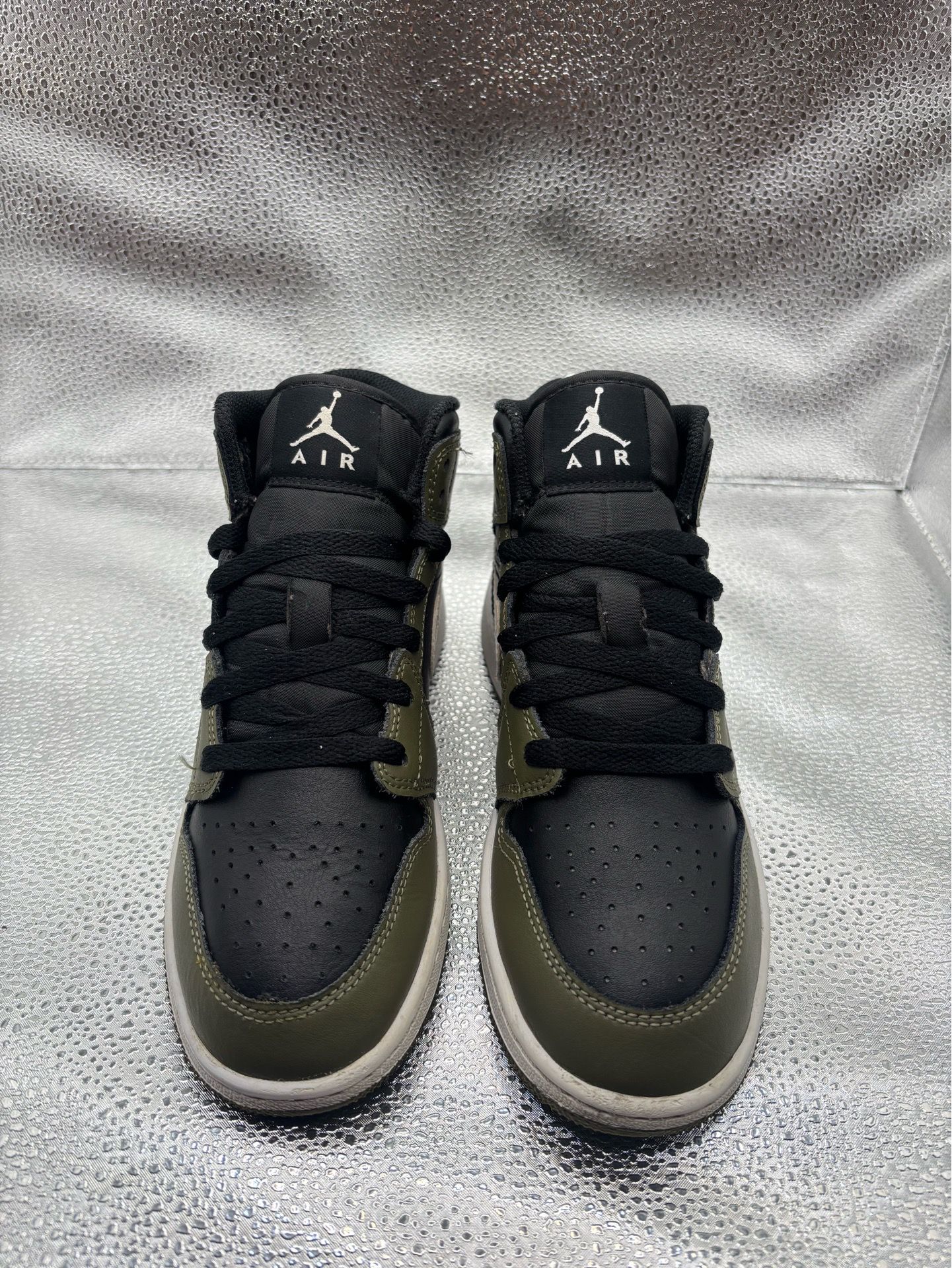 Air Jordan 1 mid black white olive GS - photo 2