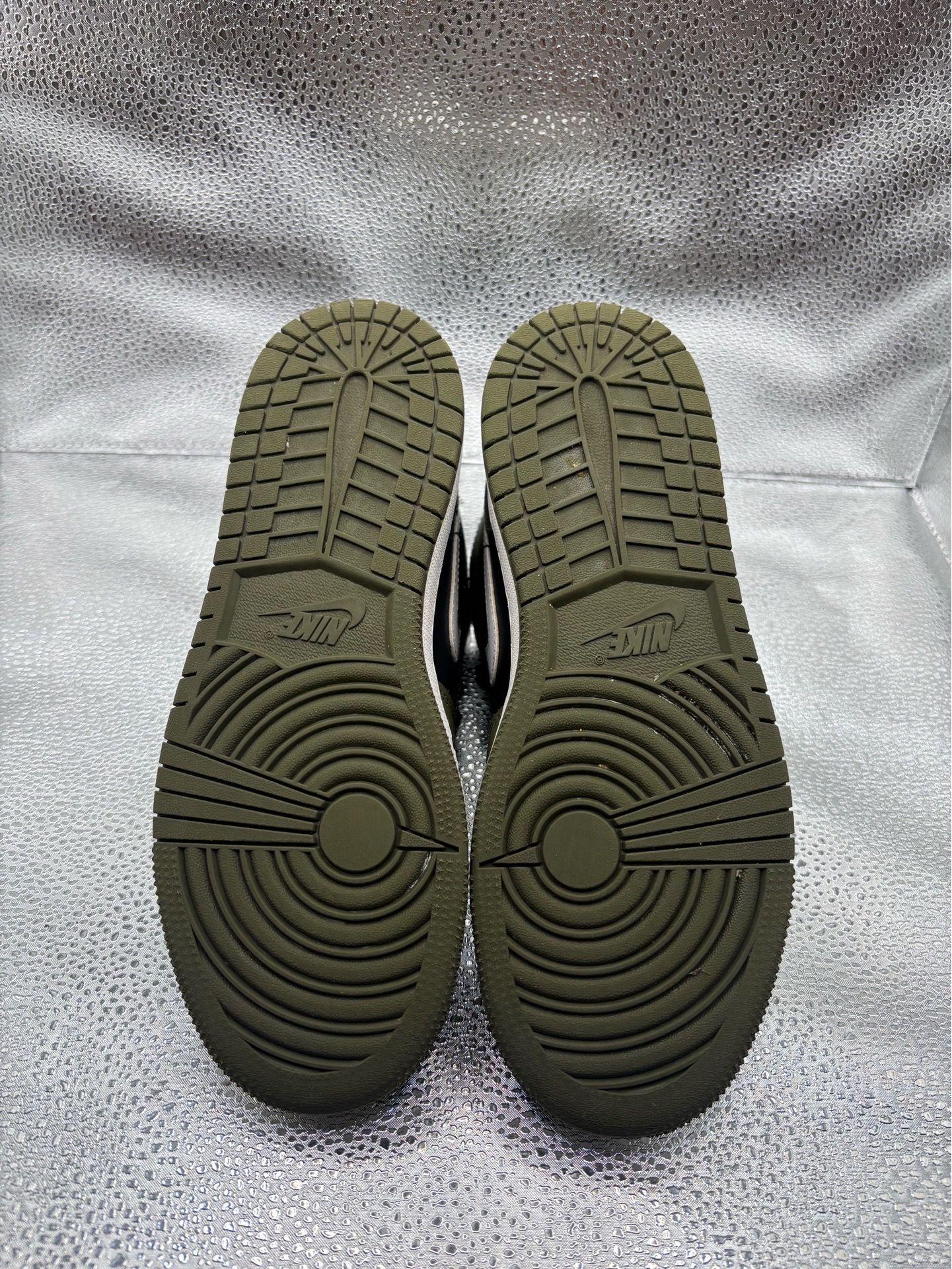 Air Jordan 1 mid black white olive GS - photo 3
