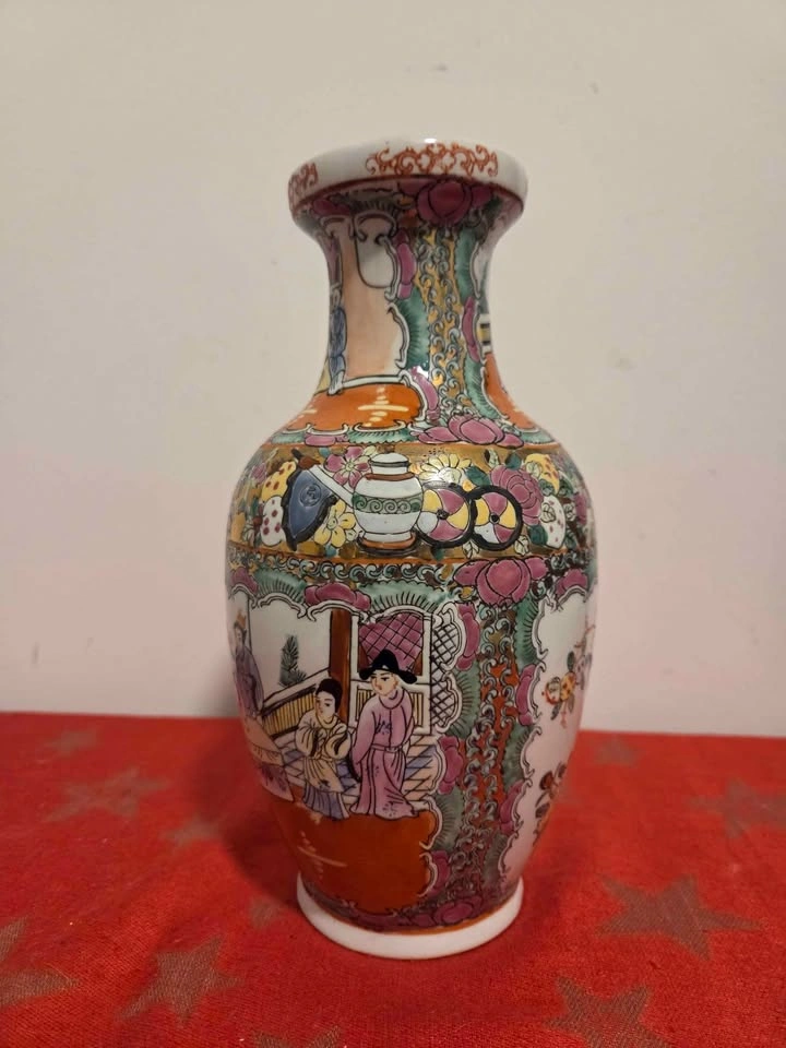 Vintage Chinese Rose Medallion Hand-Painted Vase, 10.25" - photo 2