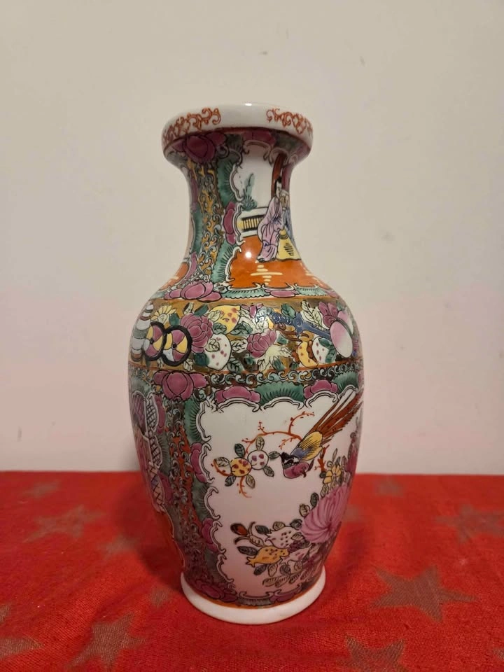 Vintage Chinese Rose Medallion Hand-Painted Vase, 10.25" - photo 3